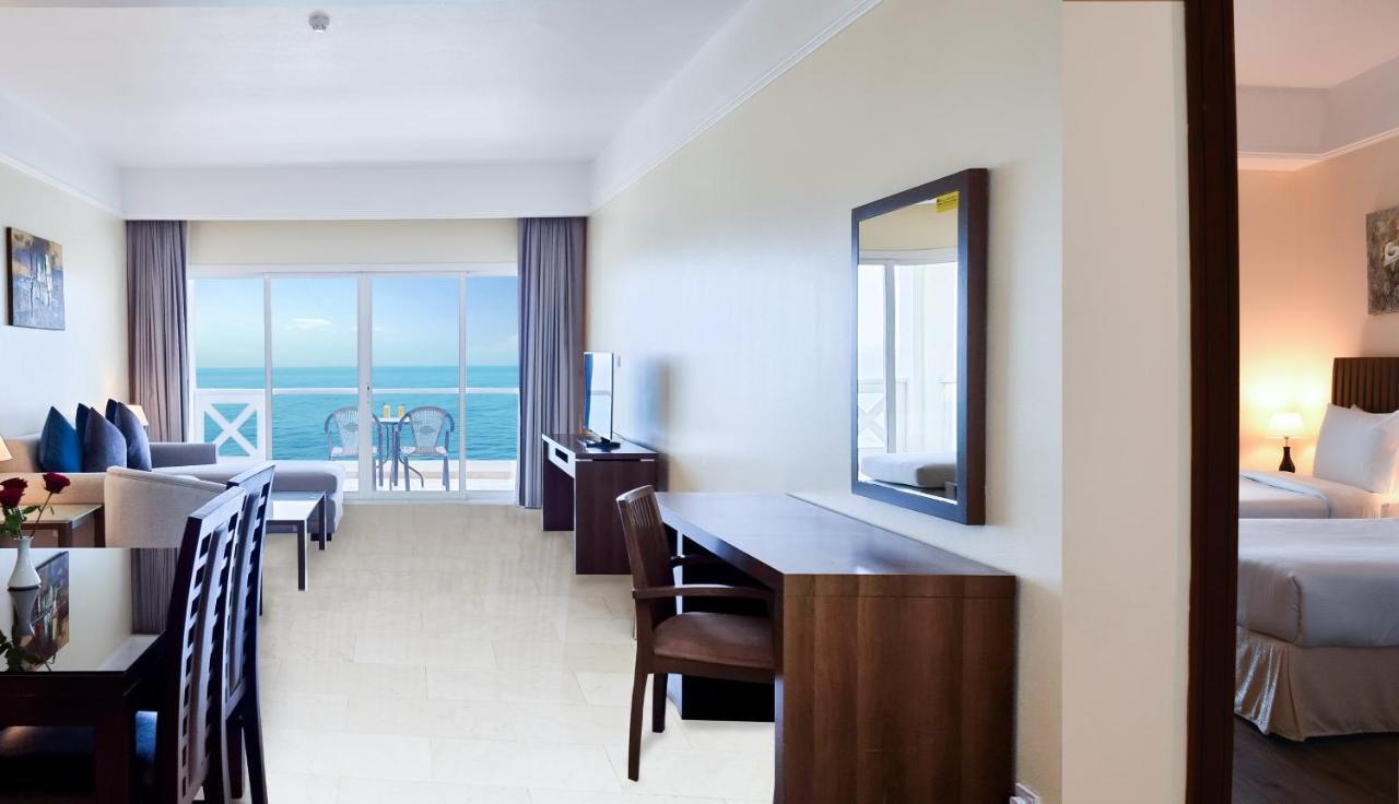 Ramada By Wyndham Beach Hotel Adżman Zewnętrze zdjęcie