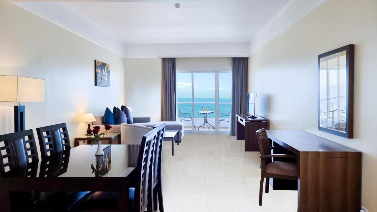 Ramada By Wyndham Beach Hotel Adżman Zewnętrze zdjęcie